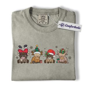 Highland Cow Christmas Shirt, Cute Holiday Cow T-Shirt, Funny Santa Hat Graphic Tee, Farm Animal Winter Gift, Christmas Comfort Colors Shirt