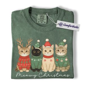 Meowy Christmas Cat Shirt, Cute Holiday Kitten T-Shirt, Funny Cat Lover Christmas Graphic Tee, Festive Pet Gift for Cat Moms, Comfort Colors Shirt