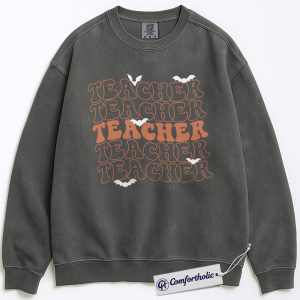 Spooky Teacher Sweatshirt, Funny Halloween Educator Pullover, Retro Bat Graphic Crewneck, Cute Fall Gift for Teachers, Comfort Colors Sweatshirt