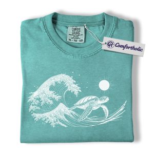 Sea Turtle Wave Shirt, Japanese Ocean Art T-Shirt, Aesthetic Marine Life Graphic Tee, Nature Conservation Gift for Ocean Lovers, Comfort Colors Shirt