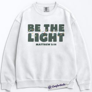 Be The Light Sweatshirt, Christian Christmas Pullover, Matthew 5:14 Bible Verse Graphic Sweatshirt, Faith-Based Holiday Gift for Believers, Christmas Comfort Colors Sweatshirt