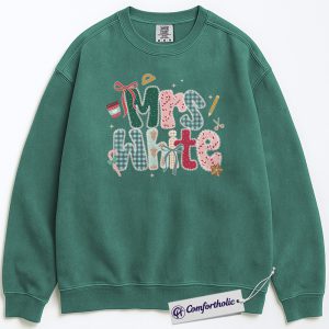 Personalized Teacher Christmas Sweatshirt, Custom Name Patchwork Holiday Pullover, Cute Classroom Graphic Crewneck, Festive Gift for Educators, Christmas Comfort Colors Sweatshirt