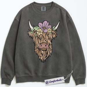Highland Cow Flower Crown Sweatshirt, Boho Western Cow Pullover, Rustic Farm Animal Crewneck, Country Girl Aesthetic Gift, Comfort Colors Sweatshirt