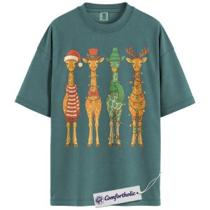 Christmas Giraffe Crew Shirt, Safari Animal Holiday T-Shirt, Cute Giraffe Lights Graphic Tee, Festive Christmas Gift for Animal Lovers, Christmas Comfort Colors Shirt