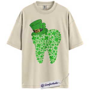 St Patrick’s Day Dentist Shirt, Shamrock Tooth Graphic Tee, Dental Hygienist & Dental Assistant T-Shirt, Funny St Paddy’s Day Gift for Dental Staff, Comfort Colors Shirt