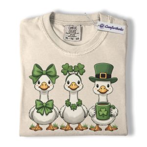 St Patrick’s Day Duck Shirt, Cute Shamrock Farm Animal Graphic Tee, Funny Irish Duck Lover T-Shirt, Gift for Duck Moms, Comfort Colors Shirt