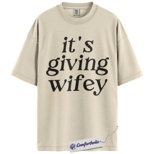 Wifey Shirt, It’s Giving Wifey Quote Graphic Tee, Married Wife T-Shirt, Cute Anniversary Gift for Wives, Comfort Colors Shirt