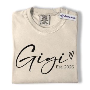 Personalized Gigi Est Shirt, Gigi Est. 2026 Script Heart Graphic Tee, New Gigi Grandma-To-Be T-Shirt, Pregnancy Announcement Gift, Comfort Colors Shirt