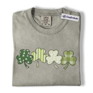 St Patrick's Day Shamrock Shirt, Four Leaf Clover Pattern Graphic Tee, Irish Lucky Charm T-Shirt for Women, Cute Green Outfit Gift for St Patrick's Day, Comfort Colors Shirt