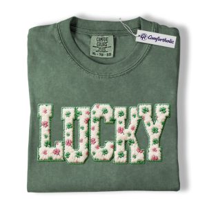 St Patrick's Day Lucky Shirt, Lucky Shamrock Varsity Letter Graphic Tee, Irish Clover T-Shirt for Women, Cute Green Outfit Gift, Comfort Colors Shirt
