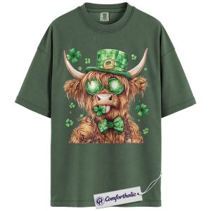 St Patrick’s Day Highland Cow Shirt, Shamrock Leprechaun Cow Graphic Tee, Irish Festival T-Shirt for Cow Lovers, Funny St Paddy’s Day Gift, Comfort Colors Shirt