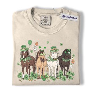 St Patrick’s Day Horse Shirt, Lucky Shamrock Horses Graphic Tee, Equestrian T-Shirt for Horse Lovers, St Patrick’s Day Gift, Comfort Colors Shirt