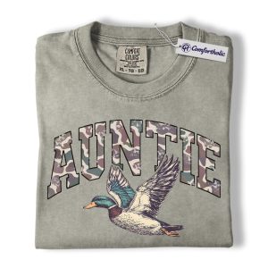 Duck Hunting Auntie Shirt, Camo AUNTIE Mallard Graphic Tee, Outdoors T-Shirt for Cool Aunts, Gift for Duck Hunters, Comfort Colors Shirt