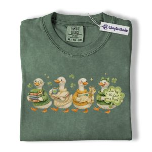 Patricks Day Book Lover Shirt, Cute Duck Reading Graphic Tee, Lucky to Be Lost in a Book T-Shirt, Gift for Readers & Bookworms, Comfort Colors Shirt