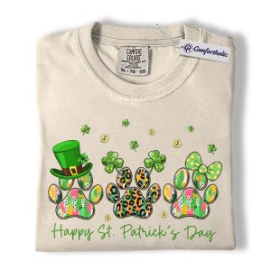 St Patrick’s Day Dog Paw Shirt, Cute Shamrock Graphic Tee, Lucky Pet Lover T-Shirt, Gift for Dog Moms & Animal Lovers, Comfort Colors Shirt